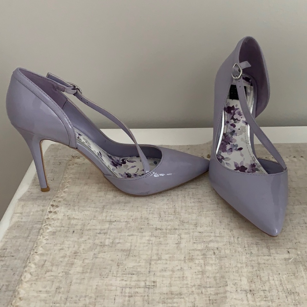 Lilac patent leather heels with strap!